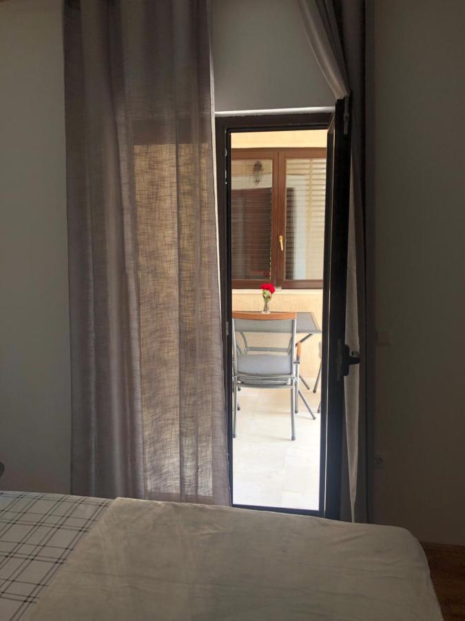 Apartman Ana Vrlika ภายนอก รูปภาพ