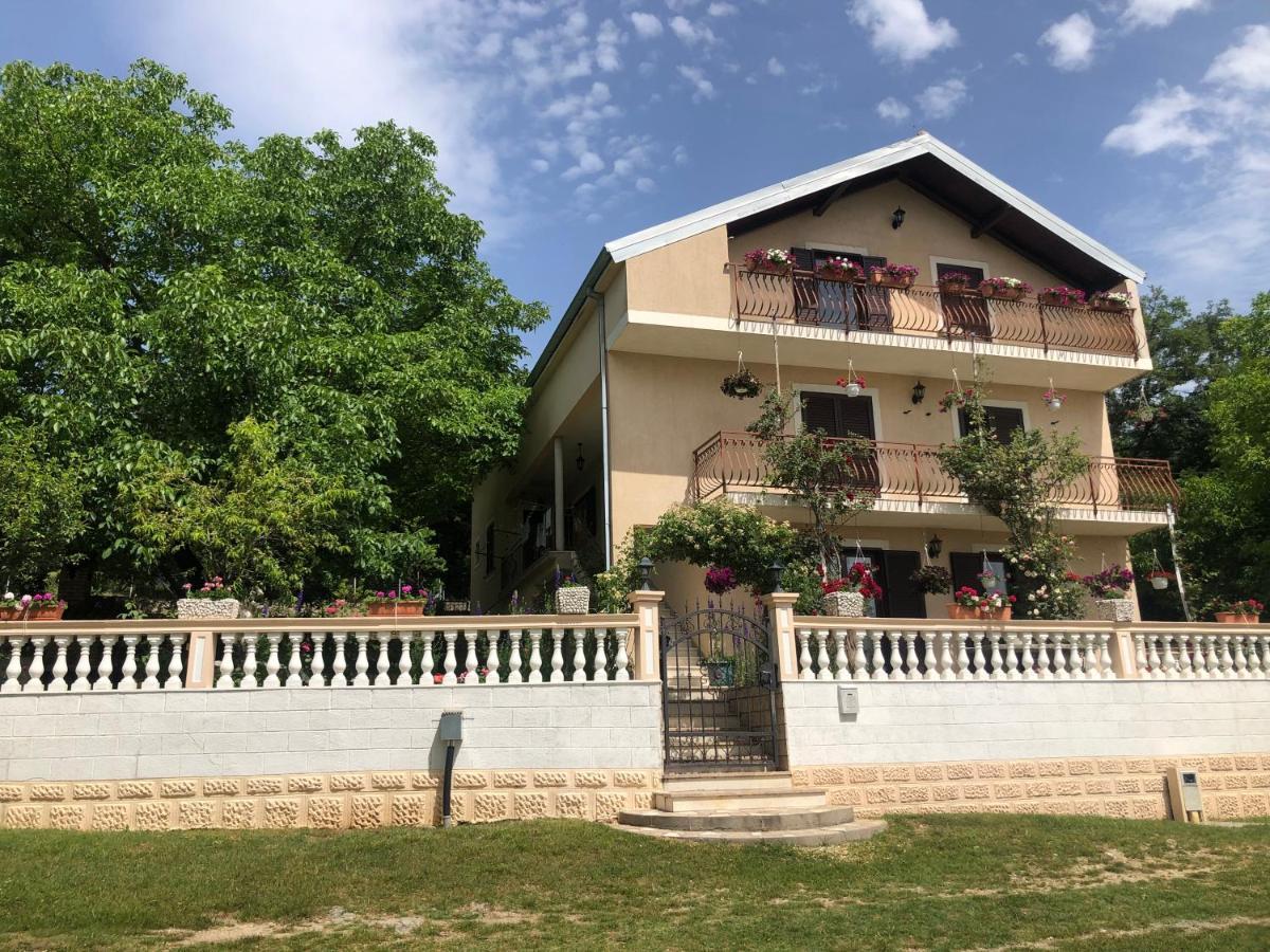 Apartman Ana Vrlika ภายนอก รูปภาพ