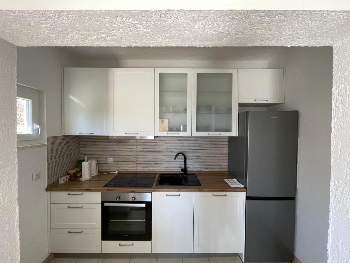 Apartman Ana Vrlika ภายนอก รูปภาพ