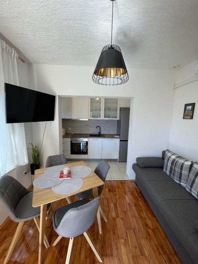 Apartman Ana Vrlika ภายนอก รูปภาพ