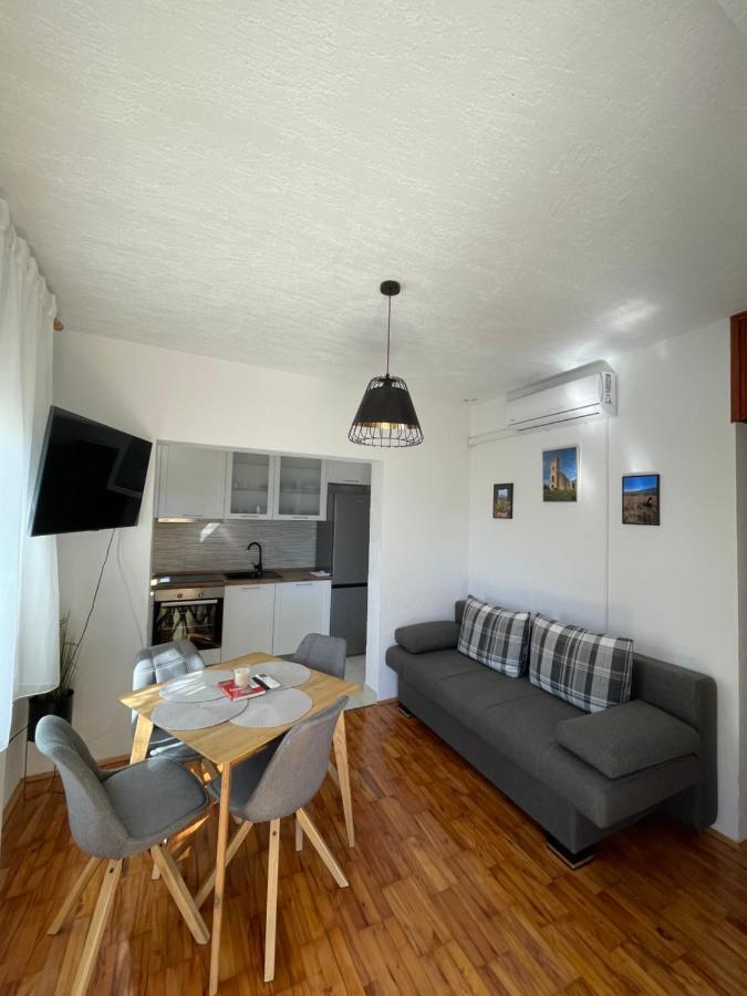 Apartman Ana Vrlika ภายนอก รูปภาพ