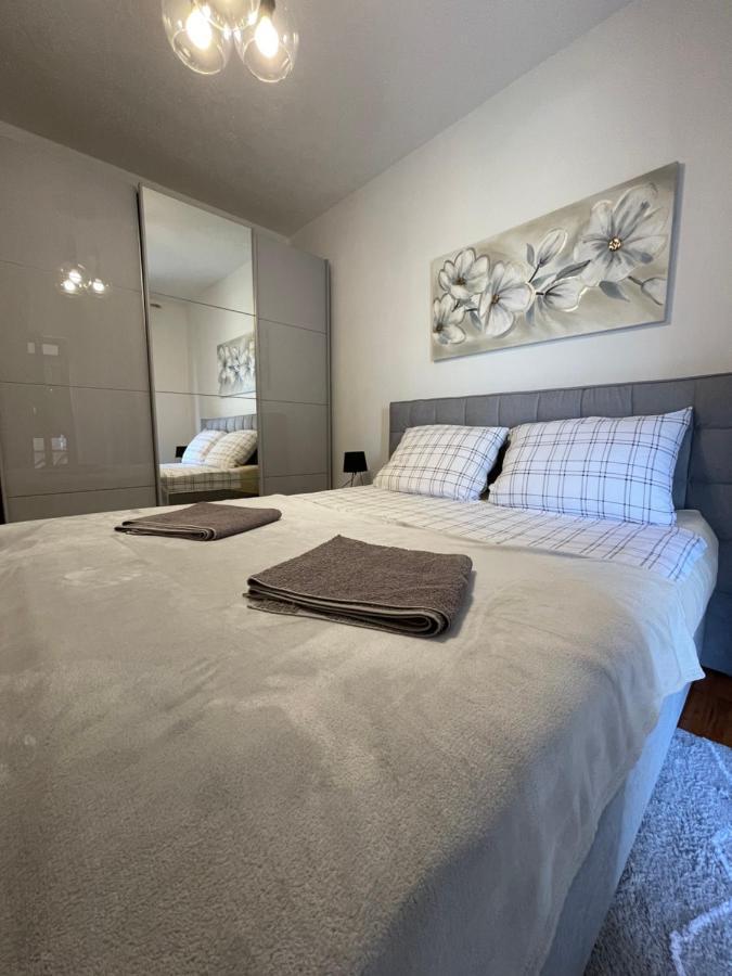 Apartman Ana Vrlika ภายนอก รูปภาพ
